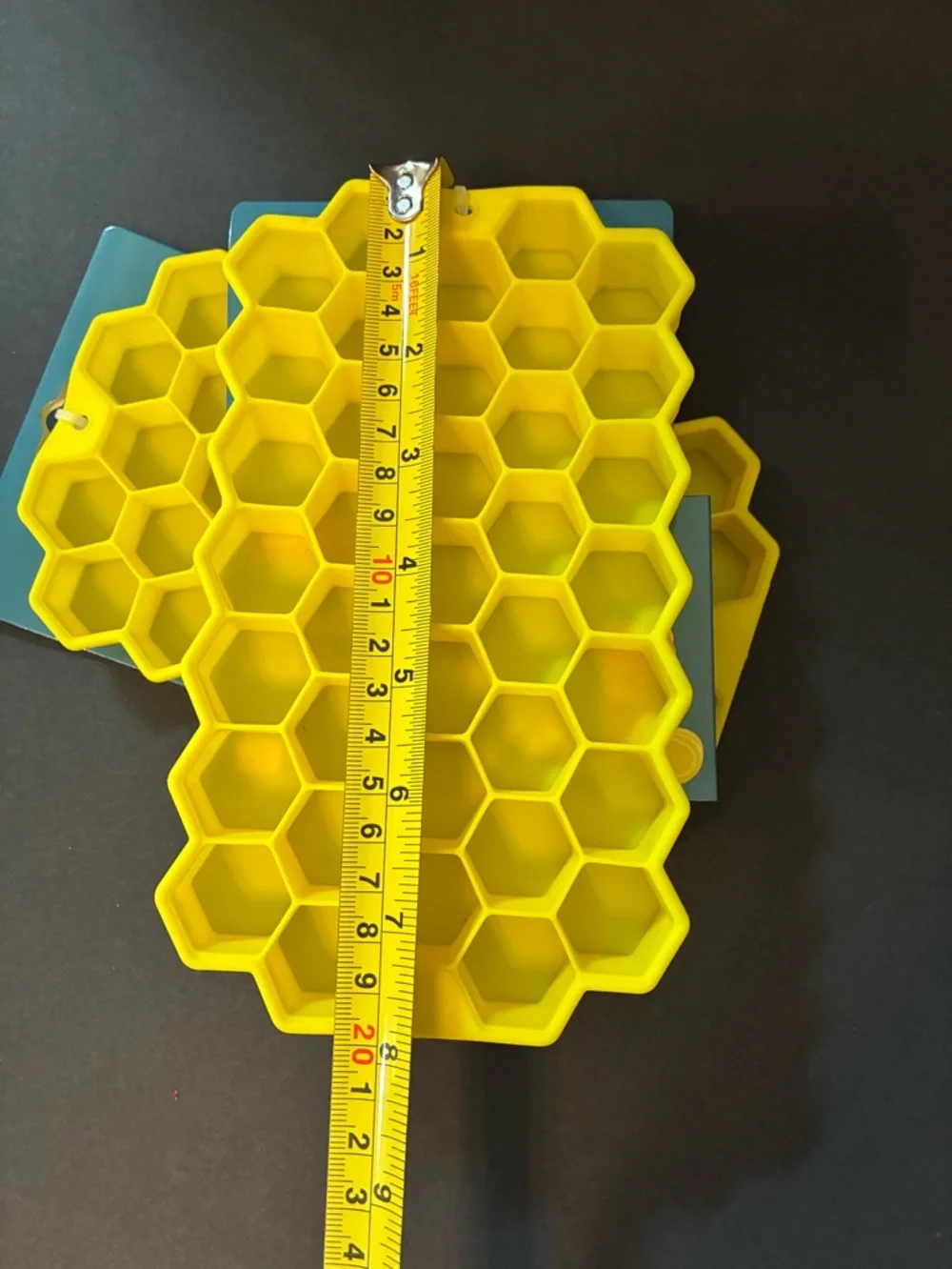 Honeycomb ice cube tray set